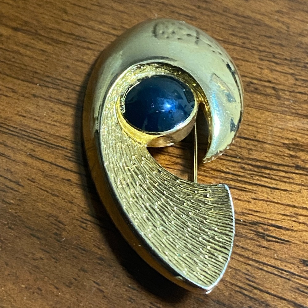 VTG Chunky Swirl Brooch Pin Modernist Abstract Gold Tone Large Cabochon Textured